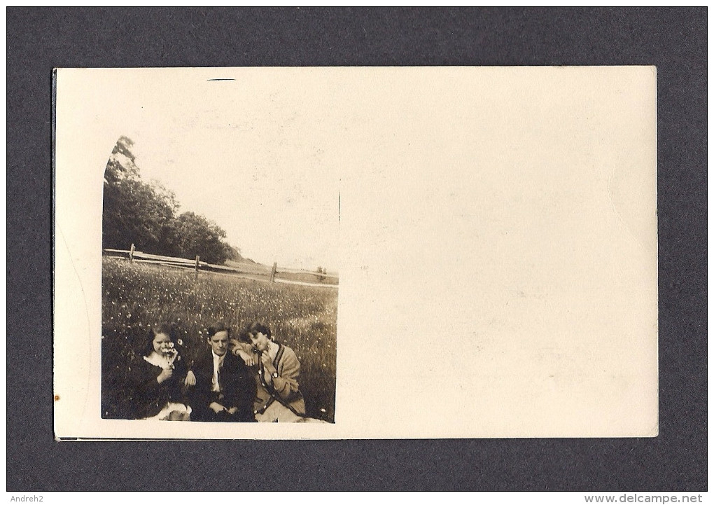 REAL PHOTO CABINET - VRAIS PHOTO POSTCARD - AROUND 1910 -1920 - PHOTO DE FAMILLE À LA CAMPAGNE - Photographie