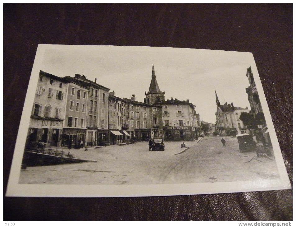 A72.CPA...43... CRAPONNE-SUR-ARZON..Place Du Faubourg Constant....HAUTE LOIRE.....rare Beau Plan Animé...non écrite - Craponne Sur Arzon