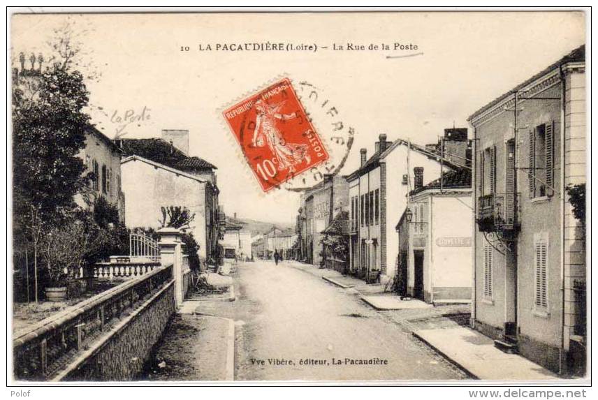 LA PACAUDIERE - La Rue De La Poste   (64131) - La Pacaudiere