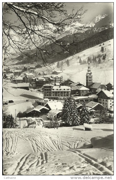 LA CLUSAZ . VUE GENERALE ET CHAINES DES ARAVIS - La Clusaz