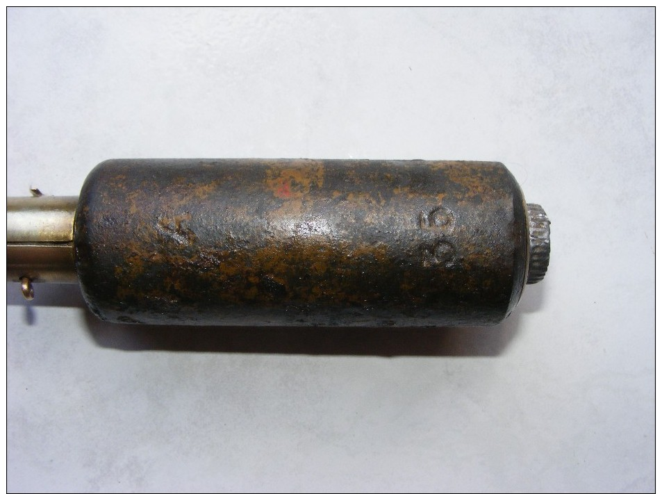 Grenade Anglaise N 35 Très Très  Bonne état Entièrement Vide Marqué 35 - 1914-18