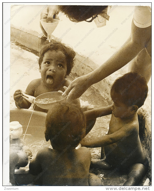 PHOTO PRESSE - Naked Black Baby, American Bastards In Vietnam,  Old  Press Photo - Zonder Classificatie