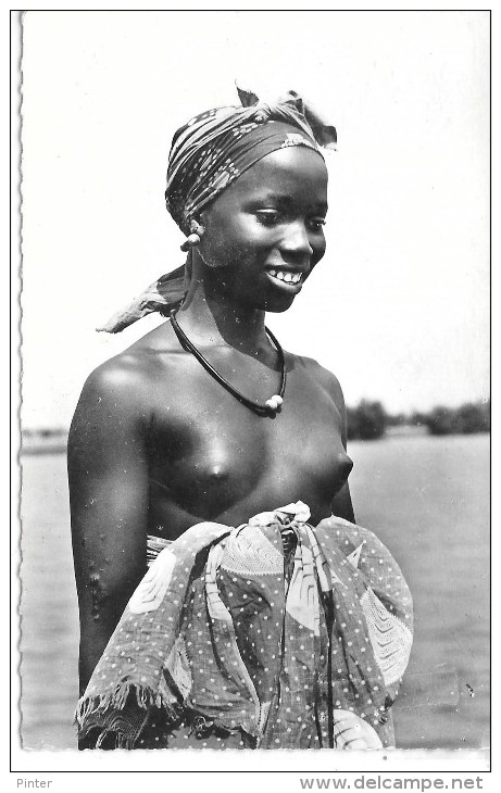 L´AFRIQUE NOIRE - Jeune Beauté - Femme Aux Seins Nus - Non Classés