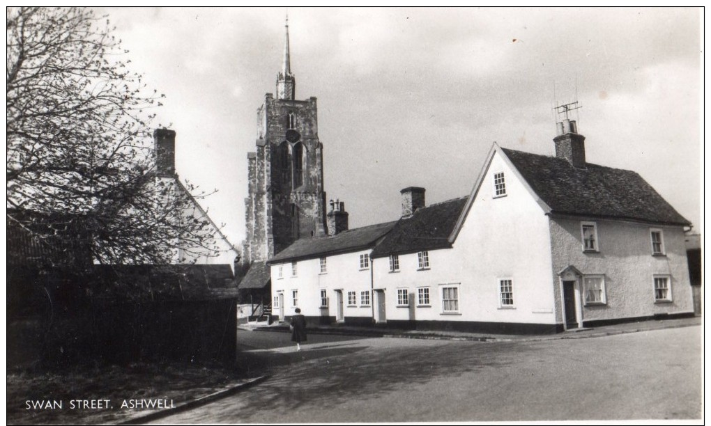 UNPOSTED POSTCARD - SWAN STREET, ASHWELL, HERTFORDSHIRE - REAL PHOTO - - Hertfordshire