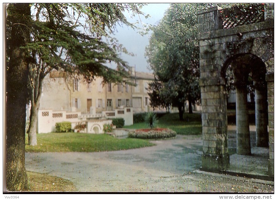 CASTERA-VERDUZAN: Le Jardin Des Thermes - Castera