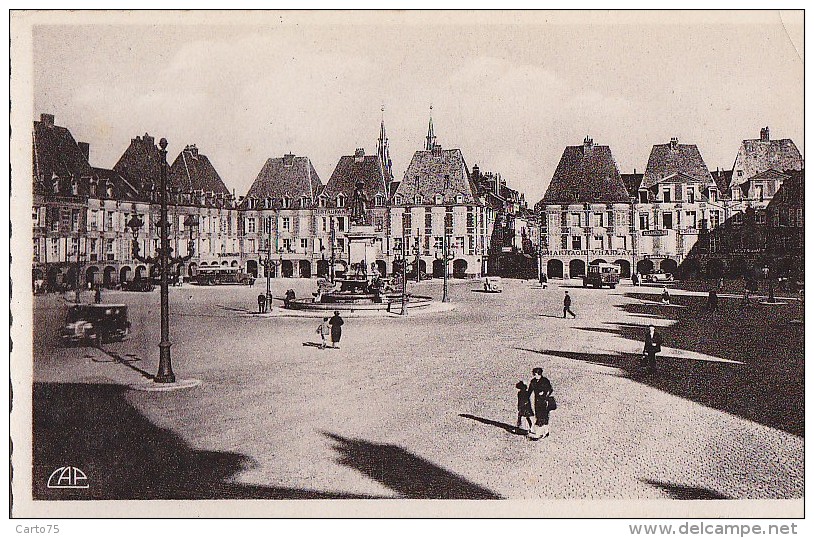 Charleville 08 -  Statue Et Place Ducale - Editeur Cap - Datée 17 Mai 1942 - Charleville