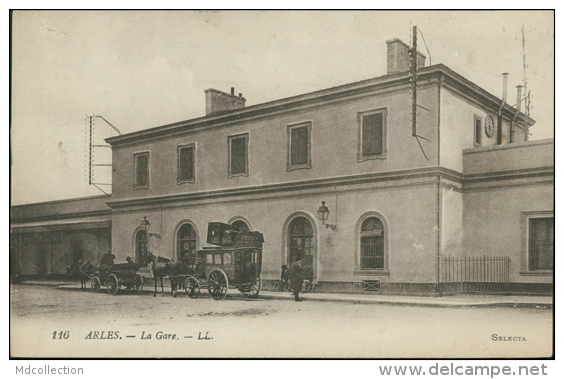 13 ARLES / La Gare / - Arles