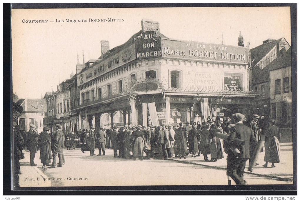 COURTENAY . Les Magasins Bornet - Mitton . - Courtenay