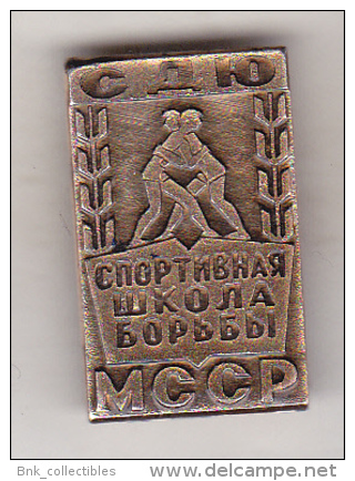 USSR Moldova Old  Pin Badge - Wrestling Sport School - Lutte