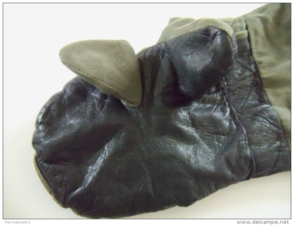 Militaria M - Gants Ou Moufles Pour Tireur - Paume En Cuir - Intérieur Fourré - Pouce Et Index Libres Voir Scans - Equipement