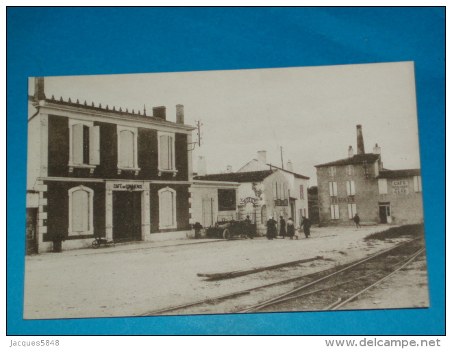 17) Il De Ré - Ars-en-ré - N° 3462 - Place De La Gare ( Café Du Commerce  - Café De La Gare )  - Année - EDIT - Bergevin - Ile De Ré