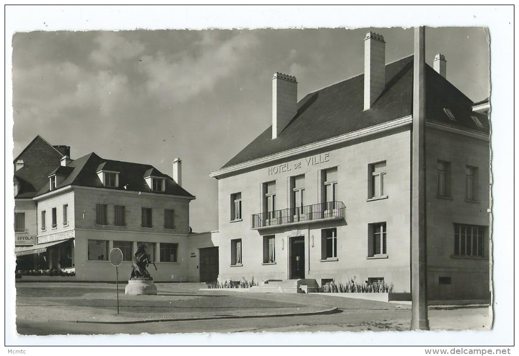 CPSM - Breteuil Sur Noye - L'Hôtel De Ville - Breteuil