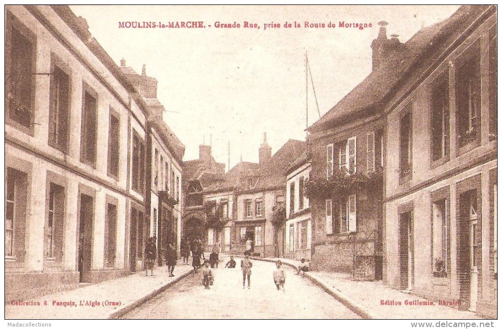 Moulins-la-Marche (61) Grande Rue - Moulins La Marche
