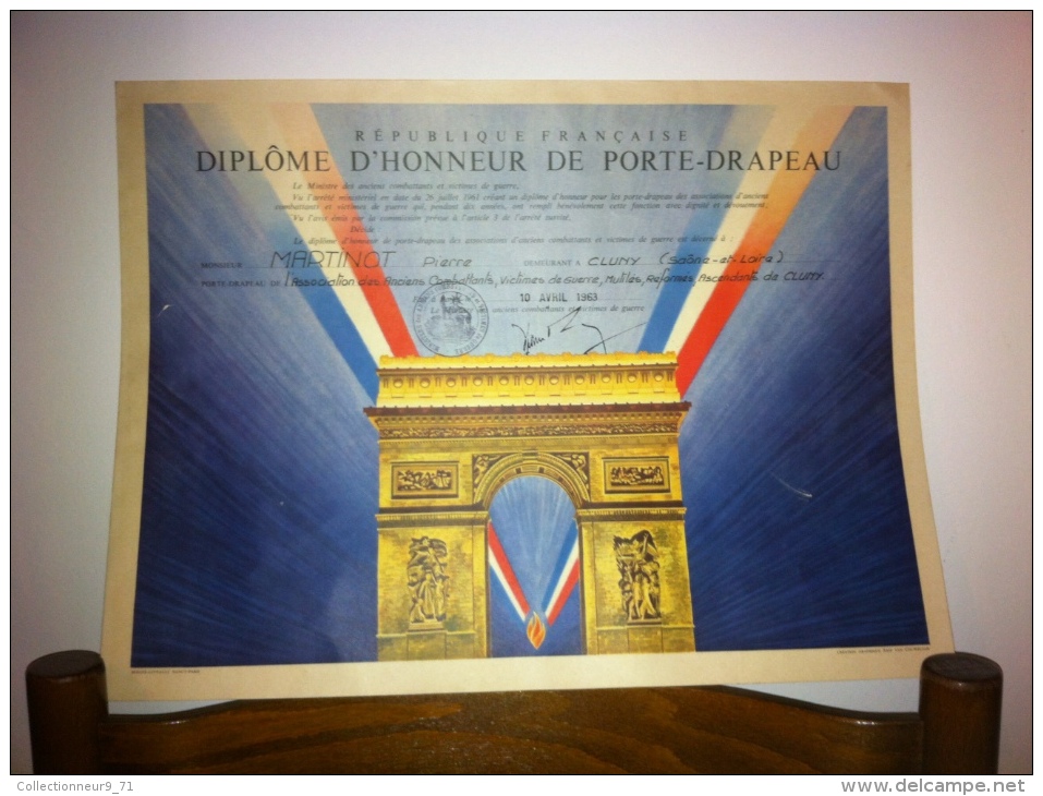 Diplôme D'honneur De Porte Drapeau - Diplomi E Pagelle