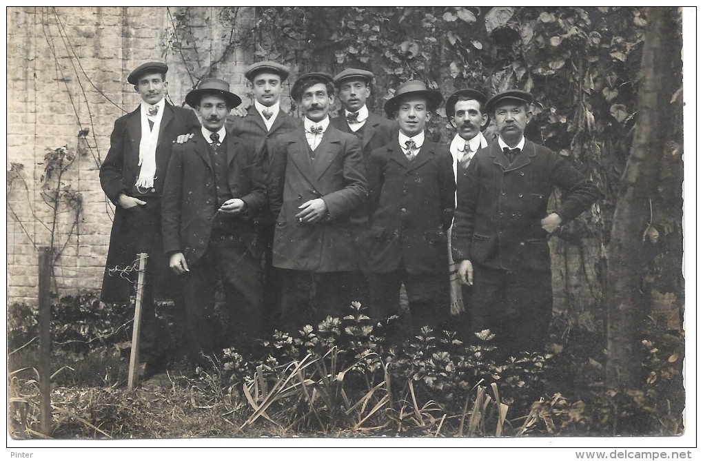 Groupe De PERSONNES - CARTE PHOTO - Mannen