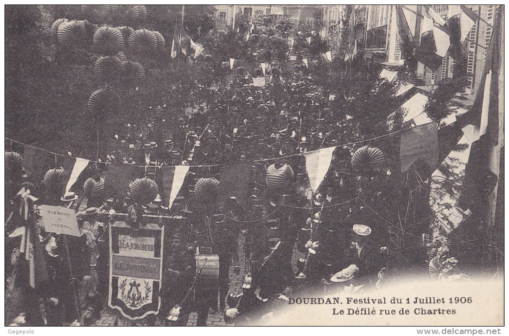 DOURDAN - Festival Du 1 Juillet 1906 - Le Défilé Rue De Chartres - Dourdan