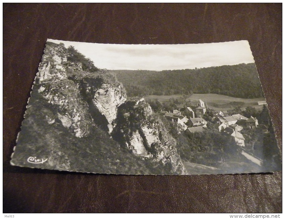 A78.CPA...15...L´AUVERGNE ..SAINT-CHAMANT.Centre Du Bourg........CANTAL.... Rare Beau Plan.ecrite & Voyagée 1958 - Saint-Mamet-la-Salvetat