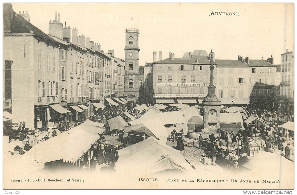 63 ISSOIRE - Place De La République Un Jour De Marché - Issoire