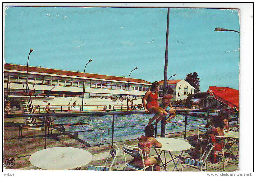 82. CASTELSARRASIN . PISCINE MUNICIPALE. ANIMATION. - Castelsarrasin