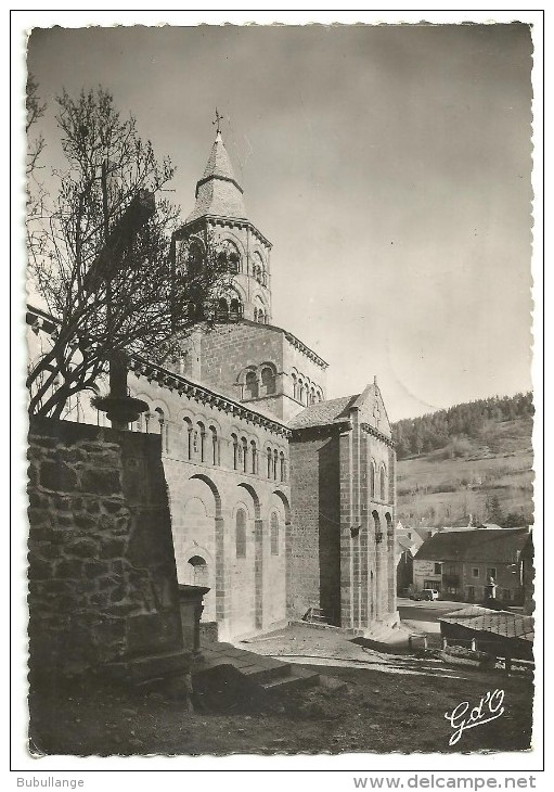 Orcival, Basilique Notre-Dame, L'Auvergne, Voyagée En 1955, Bords Dentelés, Voir Scan Verso Timbre Vallée De La Seine - Autres & Non Classés