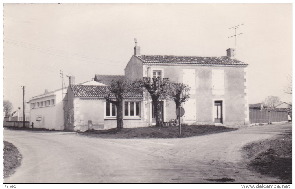 Vendée 85  Chasnais  "  Maison De Carrefour  " - Autres & Non Classés