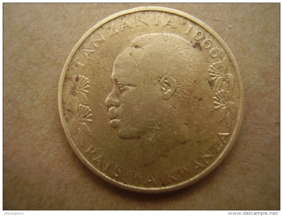 TANZANIA 1966 FIVE CENTS NYERERE Nickel-brass USED COIN. - Tanzania