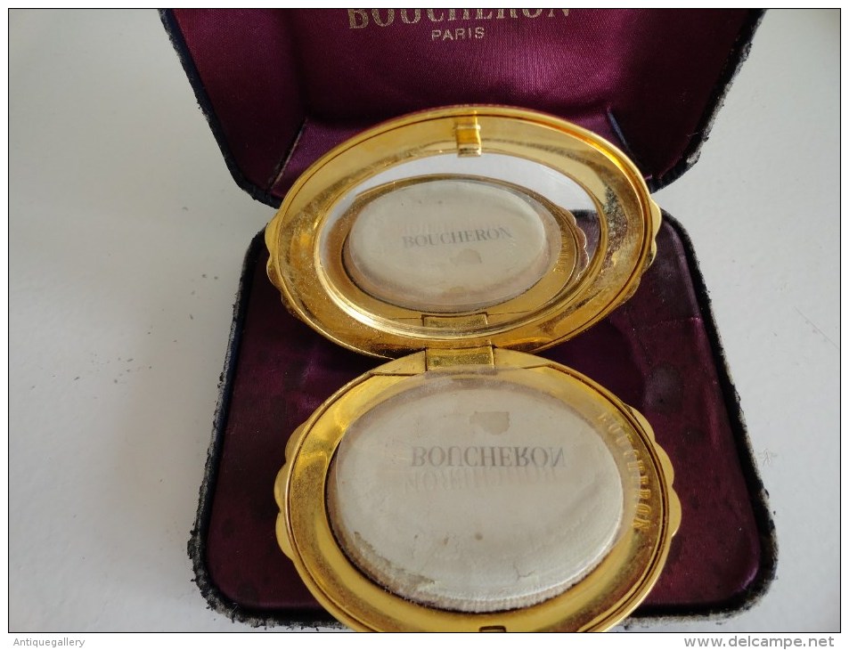 ART DECO  :( POUDRIER RECHARGEABLE ) BOUCHERON THE COMPACT POWDER REFILLABLE - Produits De Beauté