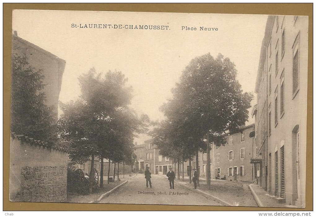 St LAURENT DE CHAMOUSSET. - Place Neuve - Saint-Laurent-de-Chamousset
