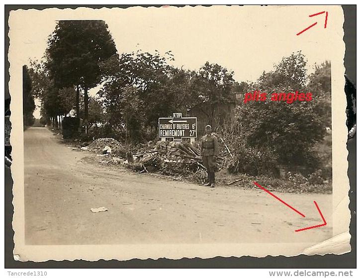 WW2 PHOTO ORIGINALE Soldat Allemand PANNEAU Direction REMIREMONT CHARMOY DEVANT BRUYERES Près Epinal VOSGES 88 LORRAINE - 1939-45