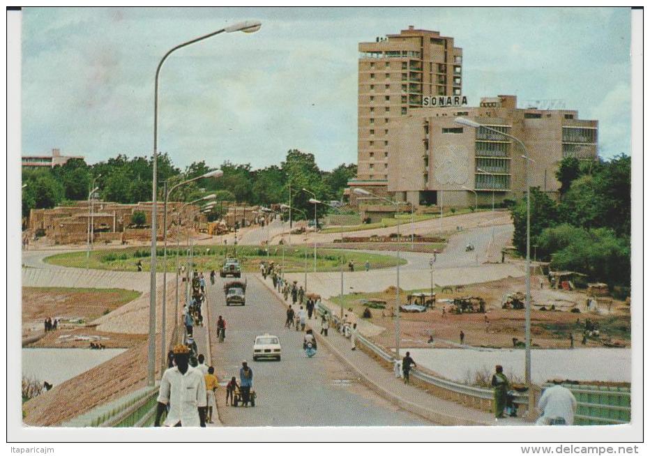 Niger :   NIAMEY  : Place    Kennedy Et  Gaouèye 1977 - Niger