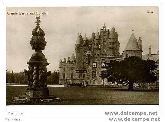 GLAMIS CASTLE And SUNDIAL   Mint Real Phto Card No JV 1858 - Angus