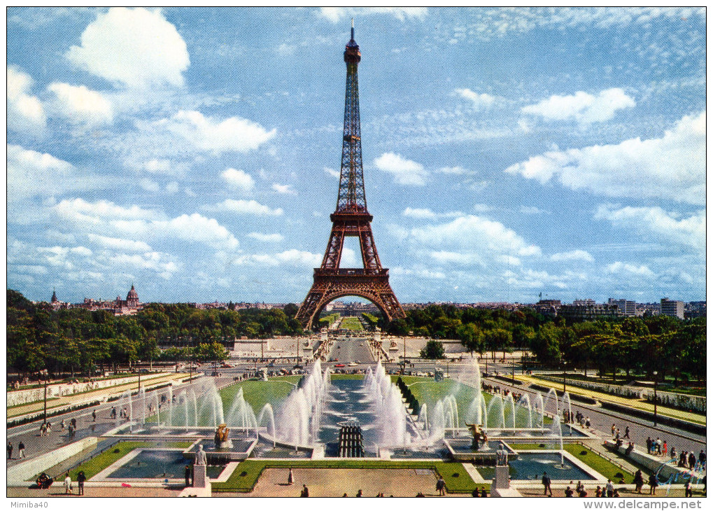 PARIS - La Tour Eiffel - Les Jardins De Chaillot - (549)  - - Eiffeltoren