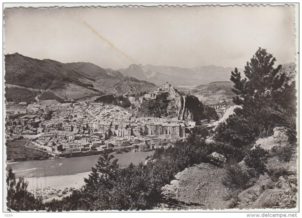 Cpsm  04 Alpes De Haute Provence Sisteron  Vue Aerienne De La Ville - Sisteron