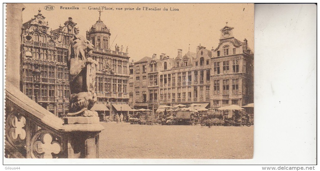 Bruxelles  La Grand Place  Vue Prise De L'escalier Du Lion  L3 - Monuments