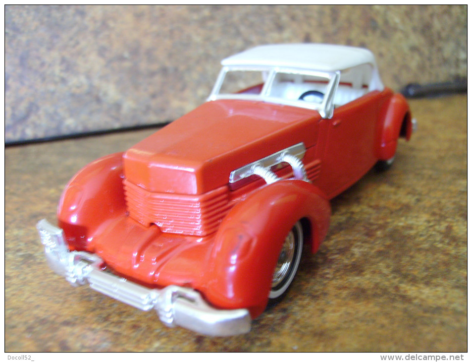 Matchbox - Lesney "   1937 Cord Model 812 Phaeton Sedan "  Model Of Yesteryear N° YY 18 - Matchbox