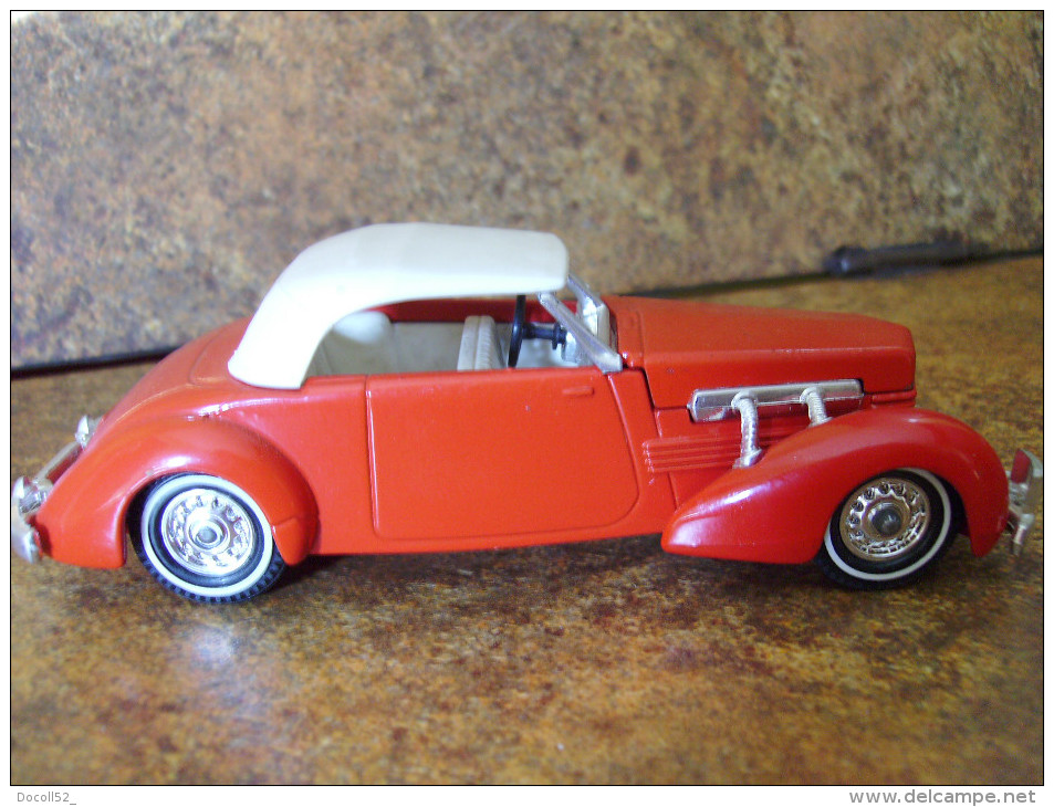 Matchbox - Lesney "   1937 Cord Model 812 Phaeton Sedan "  Model Of Yesteryear N° YY 18 - Matchbox