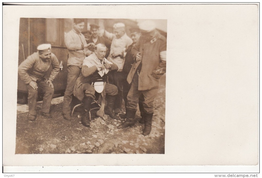 Carte Postale Photo Militaire Allemand COIFFURE-COIFFEUR à LEIPZIG (Deutschland-Allemagne) VOIR 2 SCANS - - Manoeuvres