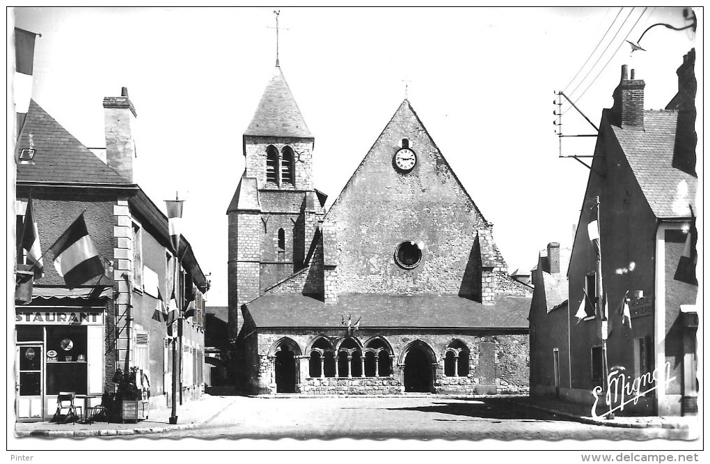 TOURY - La Place Suger Et L'Eglise St Denis - Altri & Non Classificati