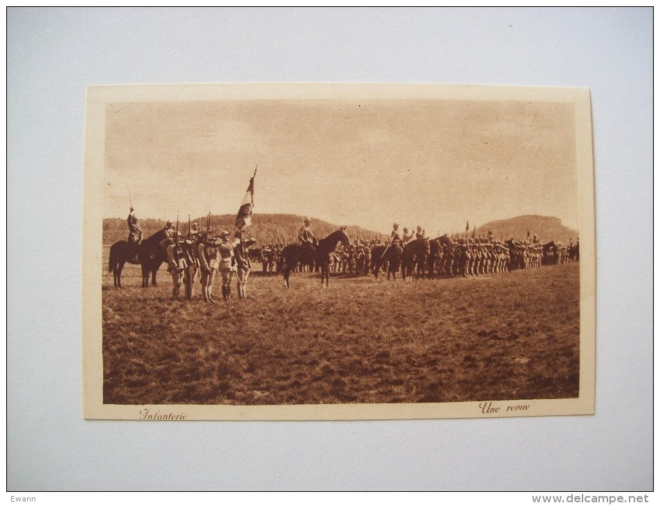 Carte Postale Ancienne Du Camp De Mailly-une Revue De L´infanterie - Mailly-le-Camp