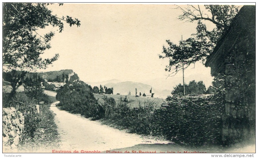 CPA 38 ENVIRONS DE GRENOBLE PLATEAU DE ST BERNARD AU LOIN LE  MONTBLANC  Dos Simple - Grenoble