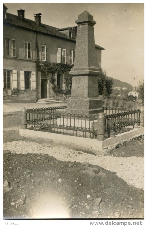 Pouxeux ?? - Monument Aux Morts Avec Travaux - Pouxeux Eloyes