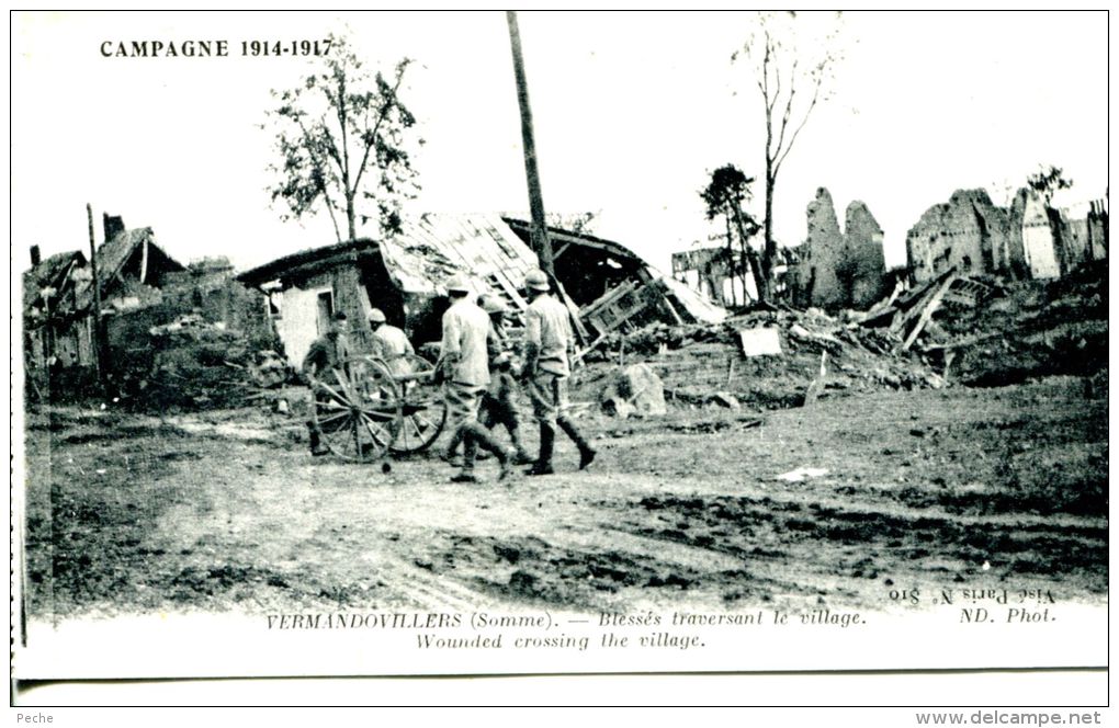 N°36945 -cpa Vermandovillers -blessés Traversant Le Village- - War 1914-18