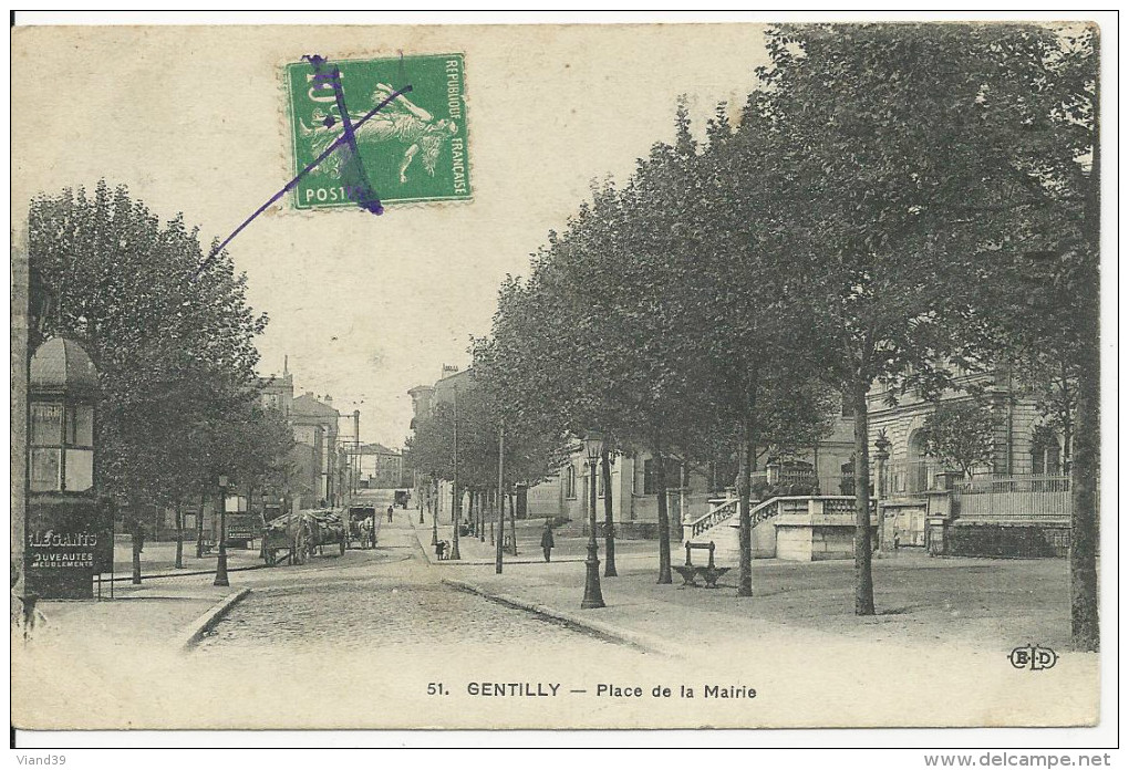 Gentilly - Place De La Mairie - Animée, Charettes - Datée 29 Juin 1913 - Gentilly