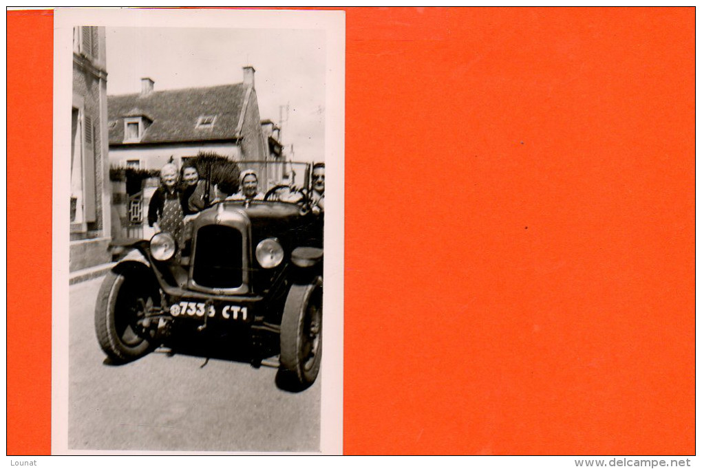 Photo GEVAER AIDAX De Dim. 11.5 X 7 Cm -Août 1952 En Route Pour BAYEUX (vieille Voiture) - A Identifier