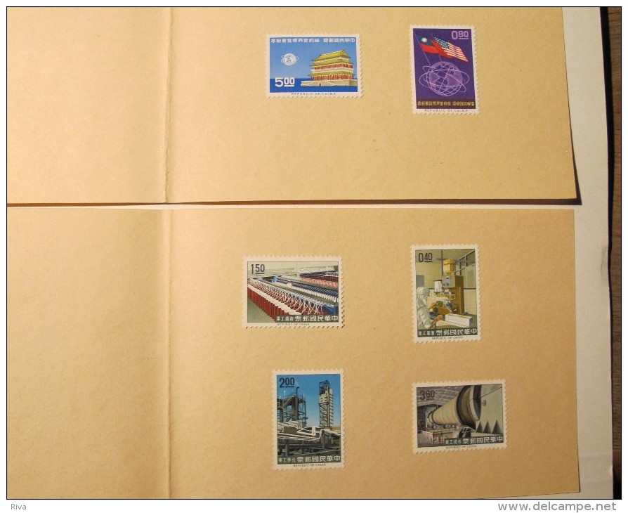 Encart -Feuillet . ((  Ministry OF Communication .Republic OF CHINA )) Avec 14 Valeurs **  (fixation Par Pointe De Coll - Unused Stamps