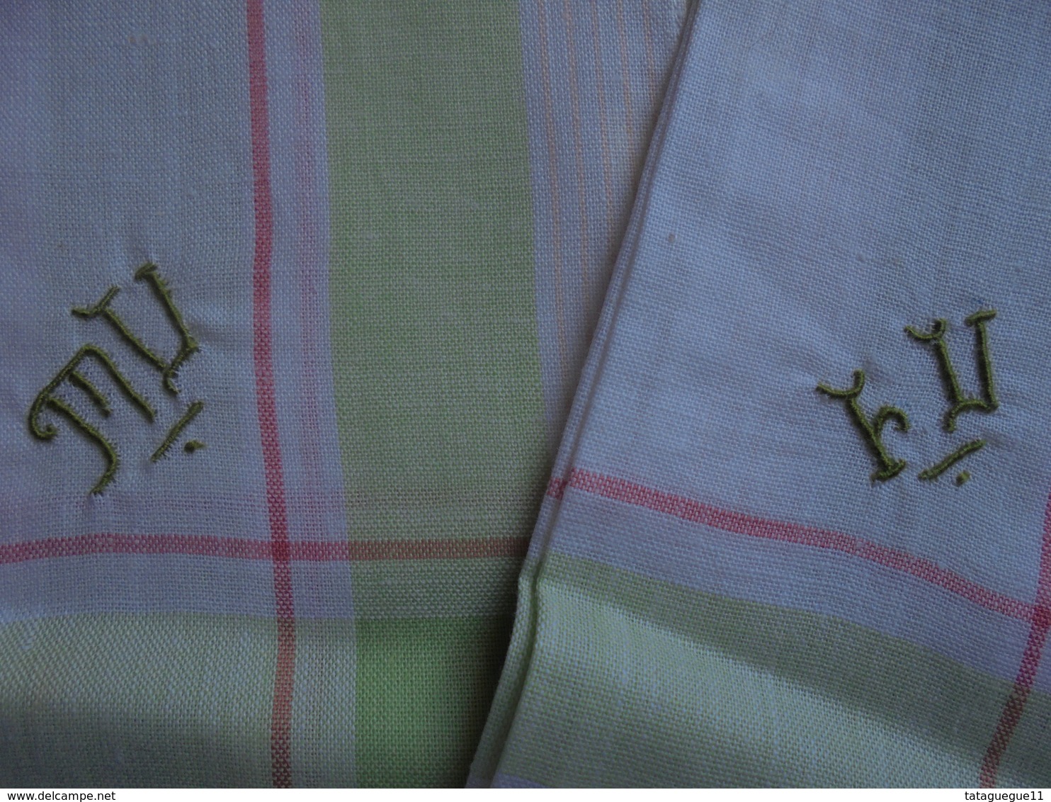 Ancien - 2 Mouchoirs En Coton Monogramme MU Ou V Brodé Main - Handkerchiefs