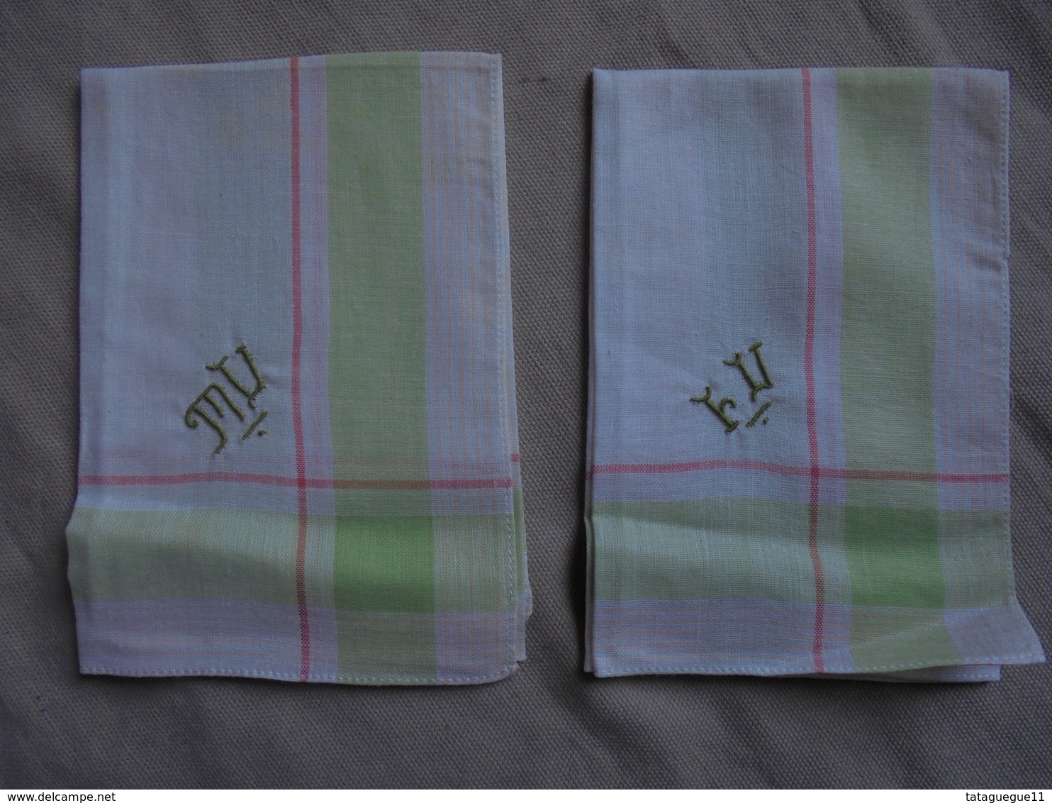 Ancien - 2 Mouchoirs En Coton Monogramme MU Ou V Brodé Main - Handkerchiefs