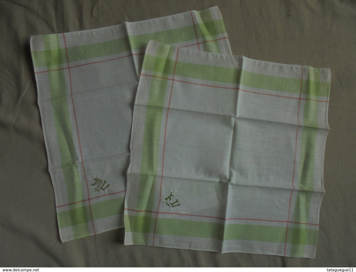 Ancien - 2 Mouchoirs En Coton Monogramme MU Ou V Brodé Main - Handkerchiefs