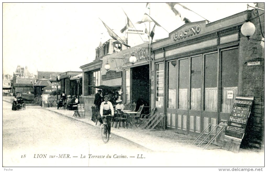 N°36979 -cpa Lion Sur Mer -la Terrasse Du Casino- - Casino