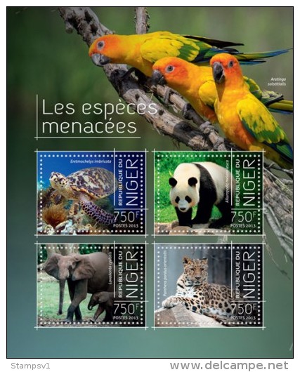 Niger. 2013 Endangered Species. (707a) - Parrots